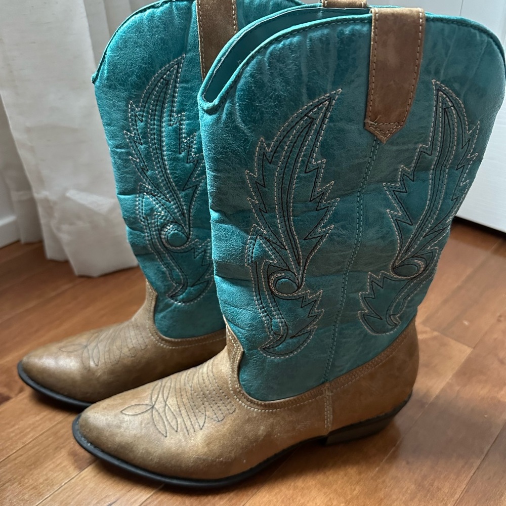 Coconuts by Matisse “Gaucho” Cowboy Boots